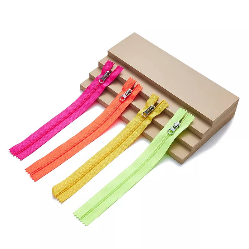 ซิปไนลอนน้ำหนักเบา